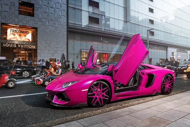 Bộ đôi Lamborghini Aventador RollsRoyce Ghost lột xác màu hồng đón Tết CafeAutoVn